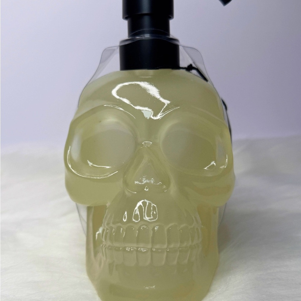 Envogue Skull Lotion/Soap Dispenser Halloween Decor